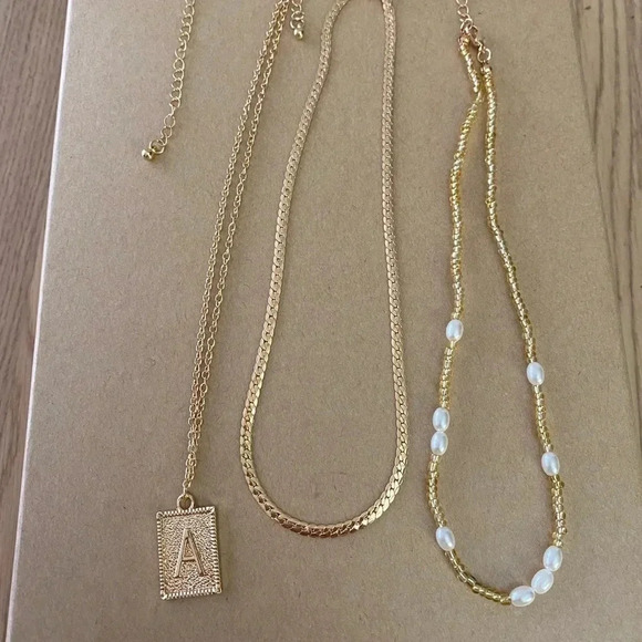 🆕Imitation Pearls Clavicle Snake Bone Chain Layer Necklace🆕 - Picture 6 of 11